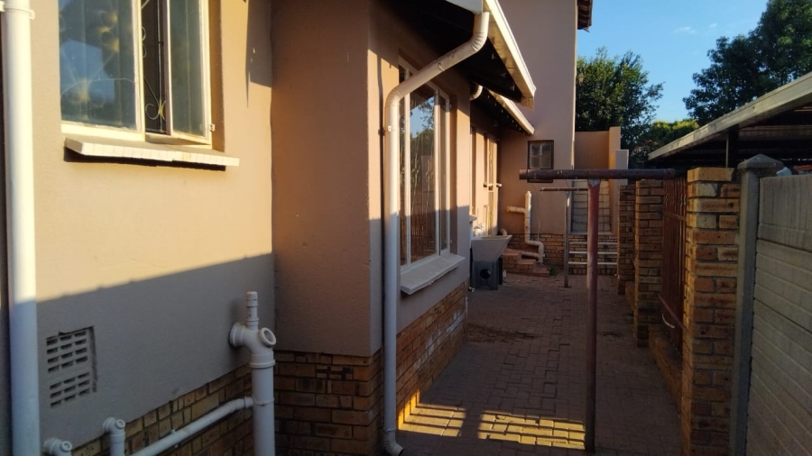 4 Bedroom Property for Sale in Geelhoutpark North West